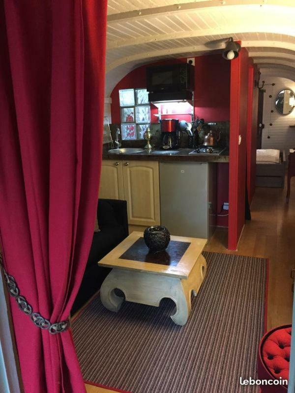 Roulotte - Le Domaine Des Ecrevisses Hotel Saint-Florent-sur-Cher Bagian luar foto